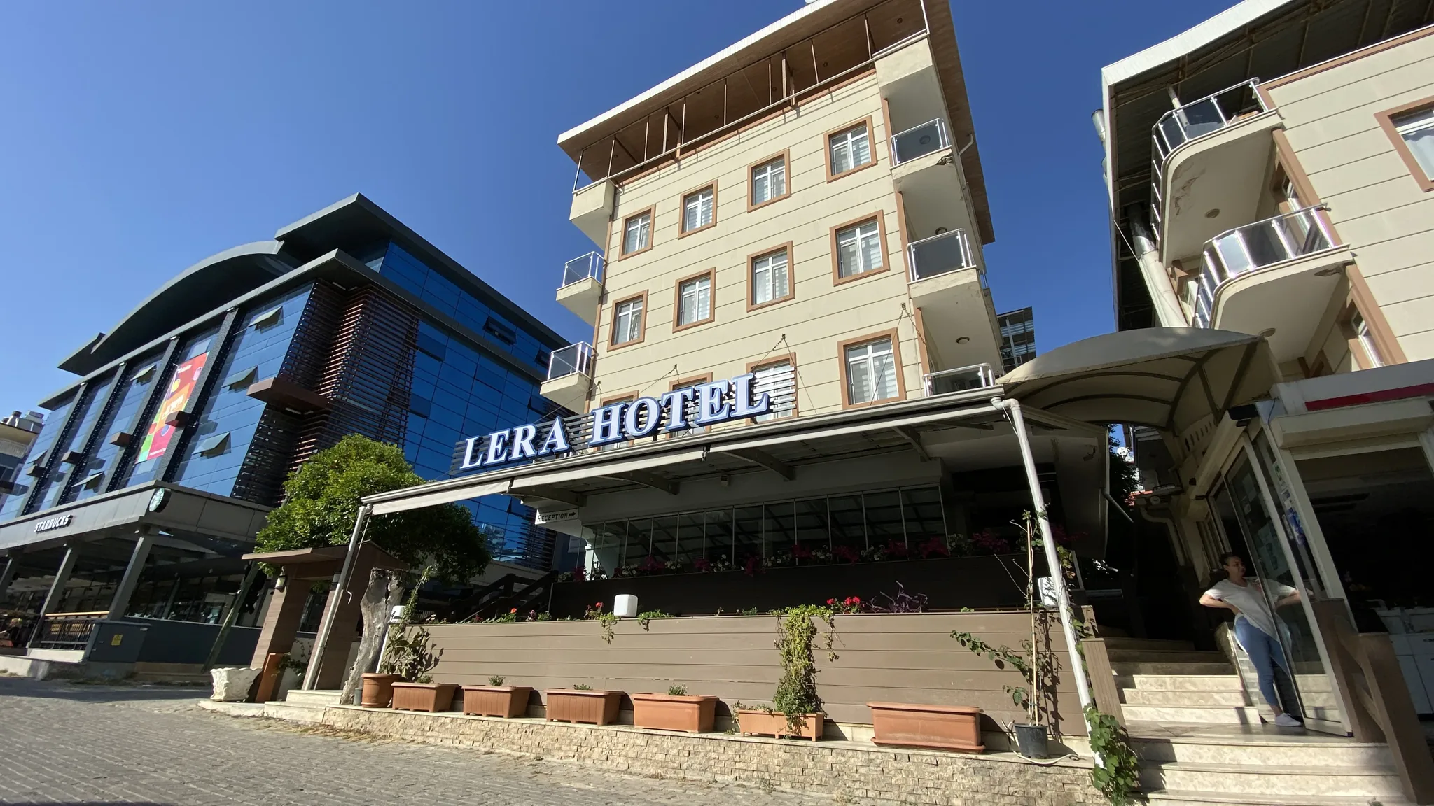 Lera Hotel Merkezi Konum ve Çevre